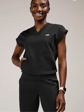 Figs Black V‑Neck Cap Sleeve Scrub Top